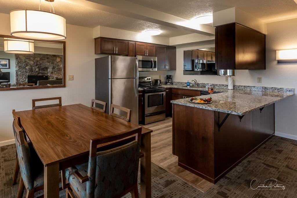 Driftwood Shores Resort Флоренс Экстерьер фото